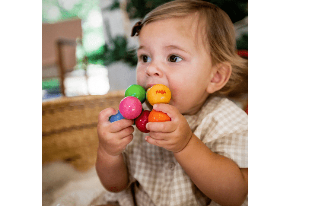 Magica Wooden Clutching Toy